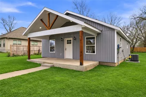 504 4th Ave NE, Gravette, AR 72736