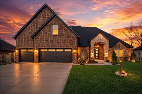 1010 Huntleigh Dr, Bentonville, AR 72713