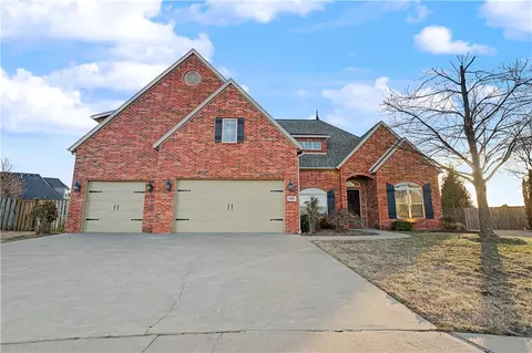 6508 S 38th St, Rogers, AR 72758