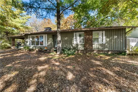 1316 Cardinal Dr, Fayetteville, AR 72703