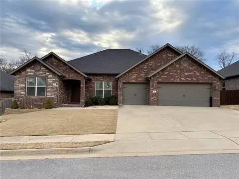 1301 Hickory St, Cave Springs, AR 72718
