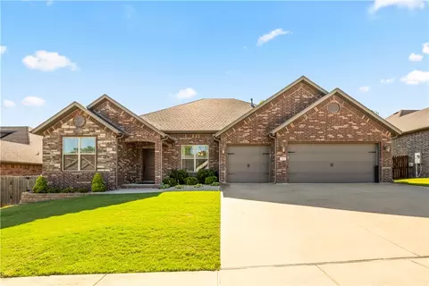 1301 Hickory St, Cave Springs, AR 72718