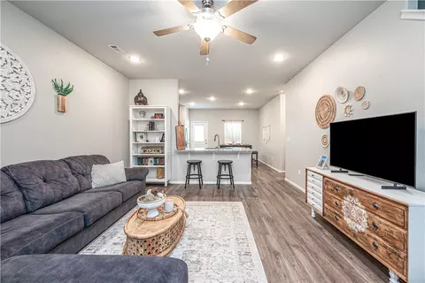 541 Woodcreek Loop, Lowell, AR 72745