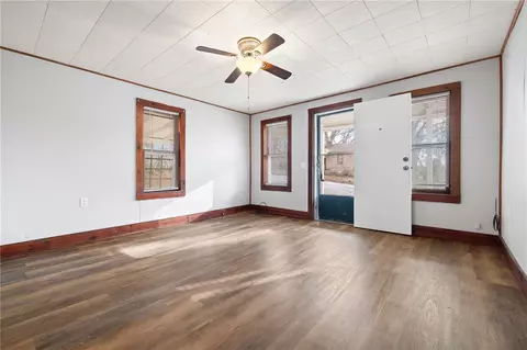 Living - 712 S Ash St, Harrison, AR 72601 photo 3 of 3