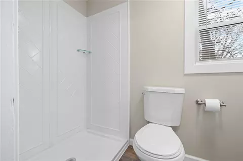 Bath - 712 S Ash St, Harrison, AR 72601 photo 1 of 2