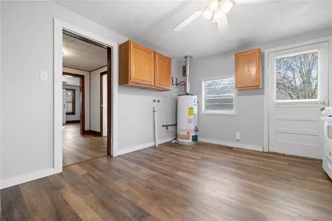 Entry Way - 712 S Ash St, Harrison, AR 72601 photo 2 of 3
