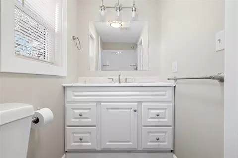 Bath - 712 S Ash St, Harrison, AR 72601 photo 2 of 2