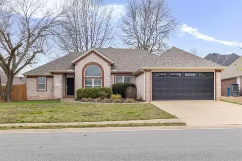 602 Baylor St, Bentonville, AR 72712