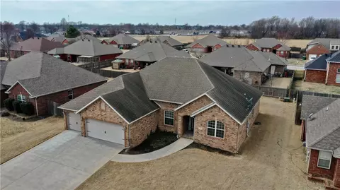 971 Harvest St, Centerton, AR 72719
