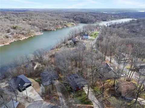 2 Tilbury Ln, Bella Vista, AR 72715