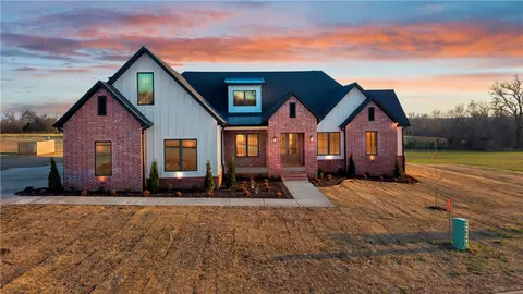 18309 Pepper Hills Dr, Siloam Springs, AR 72761