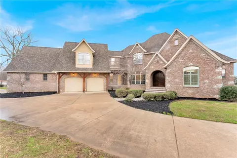 10333 Falcon Crest Dr, Lowell, AR 72745