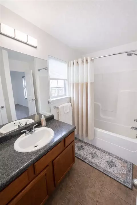 Bath - 581 Tamarron Dr, Centerton, AR 72719 photo 3 of 3