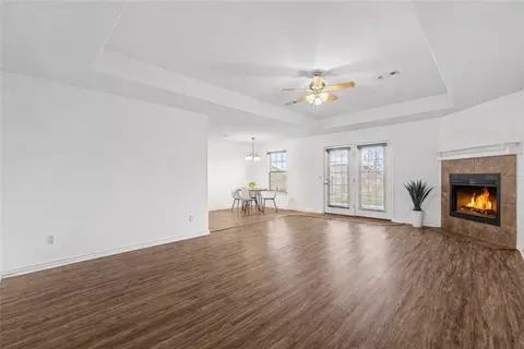 Living - 581 Tamarron Dr, Centerton, AR 72719 photo 1 of 2