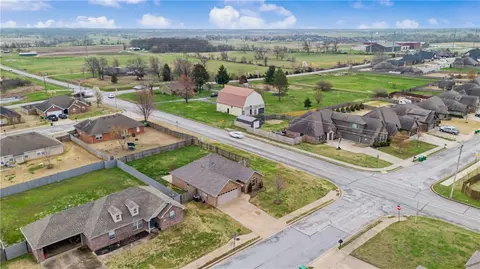 View/Area - 581 Tamarron Dr, Centerton, AR 72719 photo 4 of 4