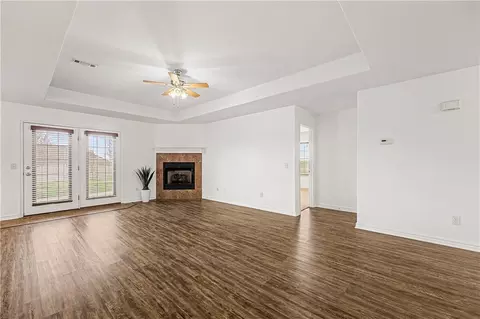 Living - 581 Tamarron Dr, Centerton, AR 72719 photo 2 of 2