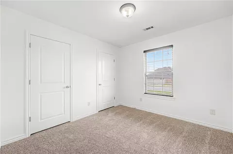 Bedroom - 581 Tamarron Dr, Centerton, AR 72719 photo 3 of 4