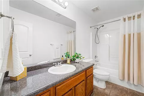 Bath - 581 Tamarron Dr, Centerton, AR 72719 photo 1 of 3