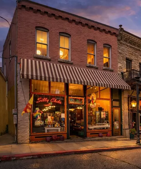 87 Spring St, Eureka Springs, AR 72632