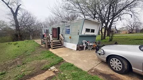 815 N Estes Ave, Yellville, AR 72687