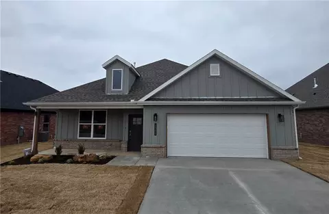 2302 N Zane St, Siloam Springs, AR 72761