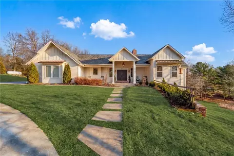 8151 Spanker Ridge Dr, Bentonville, AR 72712