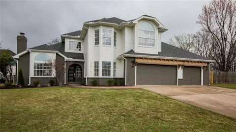 2216 Aspen Dr, Fayetteville, AR 72703