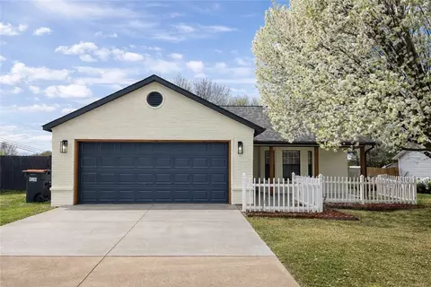 2930 Twin County St, Springdale, AR 72764