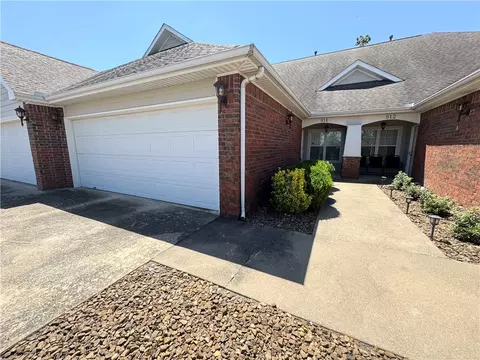 Exterior - 914 S Dixson St, Rogers, AR 72758 photo 3 of 6