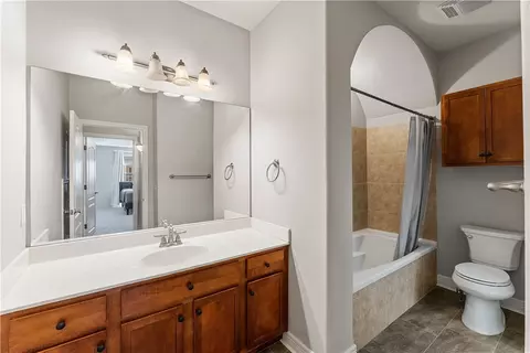 Bath - 914 S Dixson St, Rogers, AR 72758 photo 2 of 3