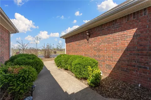 Exterior - 914 S Dixson St, Rogers, AR 72758 photo 4 of 6