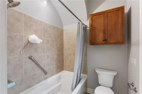 Bath - 914 S Dixson St, Rogers, AR 72758 photo 1 of 3