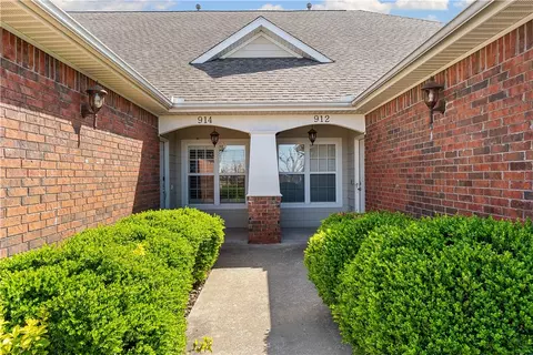 914 S Dixson St, Rogers, AR 72758