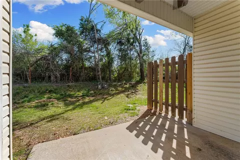 Exterior - 914 S Dixson St, Rogers, AR 72758 photo 6 of 6