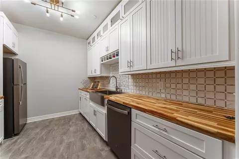 Kitchen - 914 S Dixson St, Rogers, AR 72758 photo 2 of 2