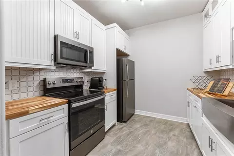 Kitchen - 914 S Dixson St, Rogers, AR 72758 photo 1 of 2