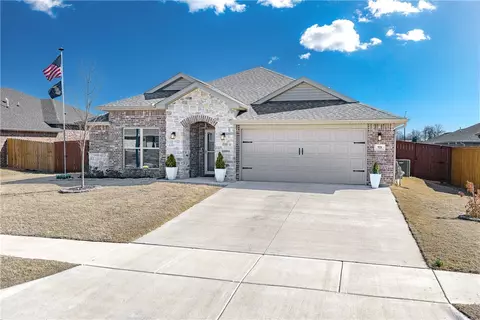 921 S Green Heron Ln, Siloam Springs, AR 72761