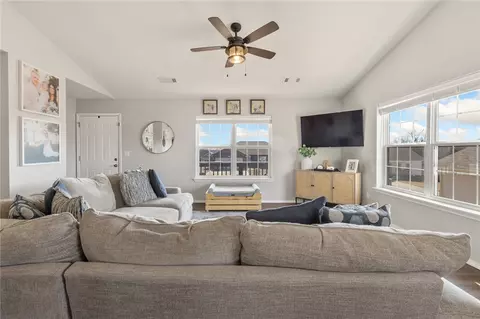 Living - 1209 Majors Ave, Harrison, AR 72601 photo 3 of 3