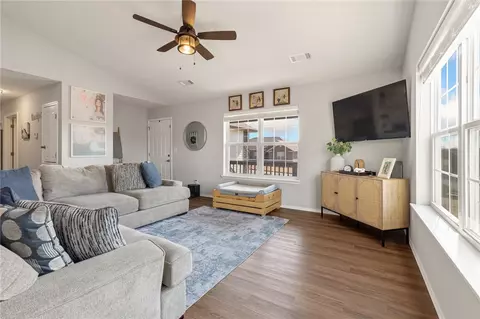 Living - 1209 Majors Ave, Harrison, AR 72601 photo 2 of 3