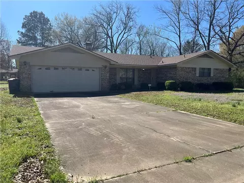 2607 W E St, Russellville, AR 72801