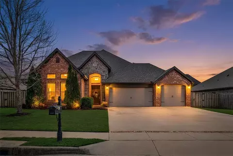 6106 W Bainbridge Dr, Rogers, AR 72758