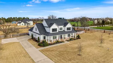 4001 Rolling Meadows Dr, Rogers, AR 72756