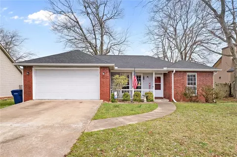 307 Glenwood Pl, Siloam Springs, AR 72761