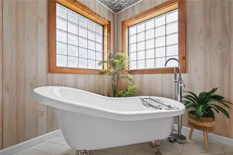 Bath - 2000 Lakeshore Ln, Mansfield, AR 72944 photo 3 of 4