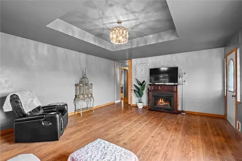 Living - 2000 Lakeshore Ln, Mansfield, AR 72944 photo 2 of 4