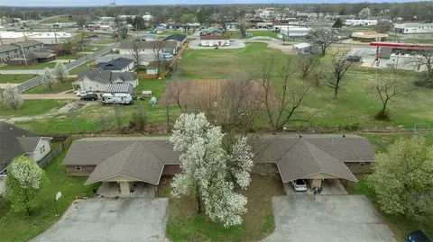 780-786 SE 1st St, Gentry, AR 72734
