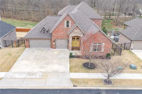 109 NW Highland Rd, Bentonville, AR 72712