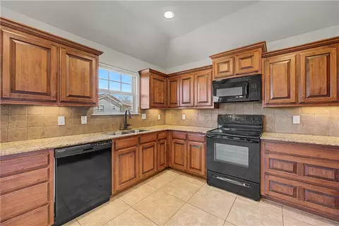 Kitchen - 703 Olivia Ln, Centerton, AR 72719 photo 2 of 3