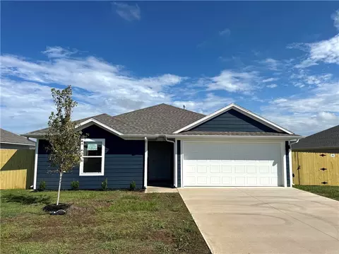 551 Riggs St, Prairie Grove, AR 72753