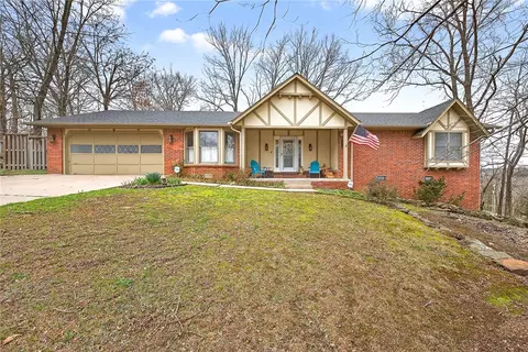 7 Fenchurch Dr, Bella Vista, AR 72715